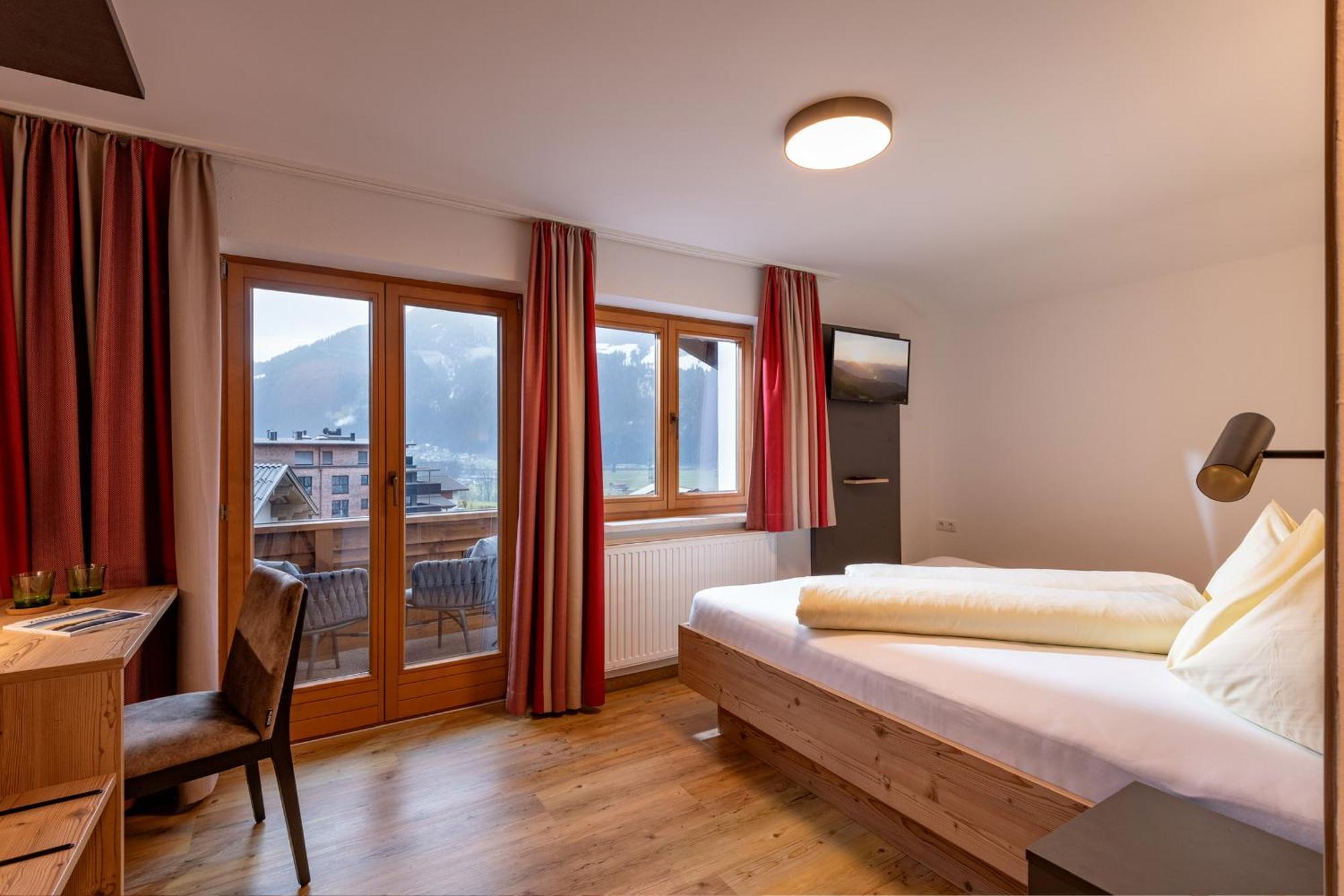 Das Sonnleiten Ski- Und Motorradhotel Bruck Im Zillertal Bruck am Ziller ภายนอก รูปภาพ